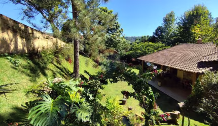 Refúgio dos Sonhos! Casa de Campo com Lago de Carpas, Pomar, Orquidário e Muito Mais – 3.000m² de Encanto
