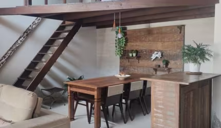 Casa sobrado com apartamento e escritório comercial.