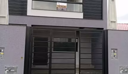 Sobrado alto padrão com 2 suítes e 2 vagas de garagem no Areias
