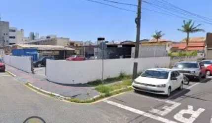 Terreno amplo de esquina para 2 ruas com imenso potencial no Centro