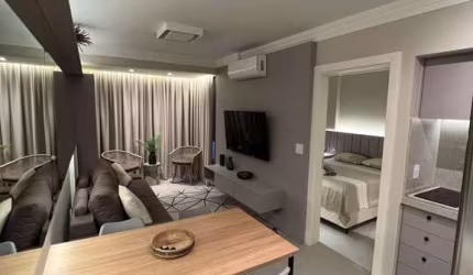 Apartamento reformado e mobiliado na Barra Sul a 600 metros do mar