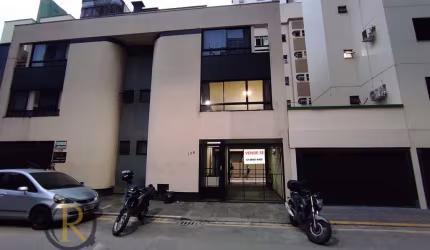 Sobrado quadra-mar a 50 metros da Praia Central