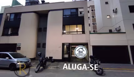 Sobrado quadra-mar a 50 metros da Praia Central