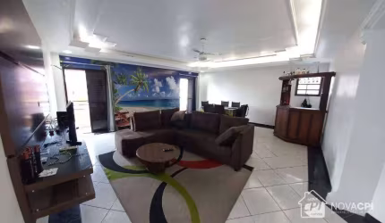 Apartamento à venda no bairro Guilhermina em Praia Grande/SP.