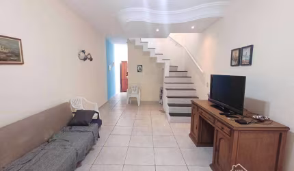 Sobrado com 3 suítes à venda na Vila Guilhermina Praia Grande/SP
