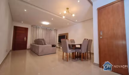 Casa sobreposta a venda, super bem localizada em Santos