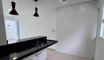 Sobrado com 2 Quartos no Maracanã em Praia Grande/SP
