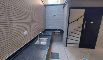 Sobrado TRIPLEX com 2 Quartos no Canto do Forte em Praia Grande/SP