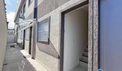 Sobrado com 2 quartos para alugar na Praia Grande