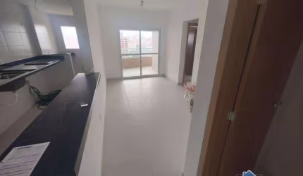 Apartamento amplo com 3 suítes localizado no bairro Aviação, em Praia Grande, a apenas 250 metros da praia.
