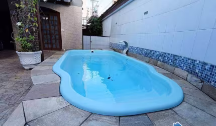 Sobrado à Venda no Canto do Forte – Praia Grande | 5 Dormitórios, Piscina, Churrasqueira e 4 Vagas – Terreno 10x30