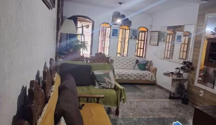 Casa à venda na Aviação – 3 quartos, 2 vagas, a 300 metros da praia – Aceita financiamento e permuta