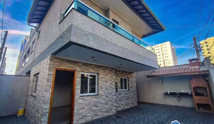 Sobrado com 2 Quartos na Aviação em Praia Grande/SP