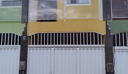 Ótima casa duplex próximo ao centro de Unamar