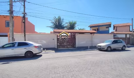 Casa Linear com ótima estrutura e localização!!