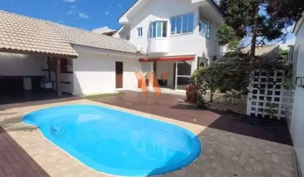 CASA com 243m² à VENDA em JURERÊ INTERNACIONAL!