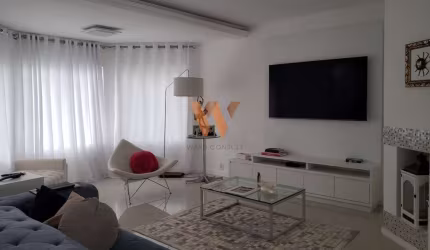 LINDA CASA com 273 m² para  ALUGUEL ANUAL em JURERÊ INTERNACIONAL