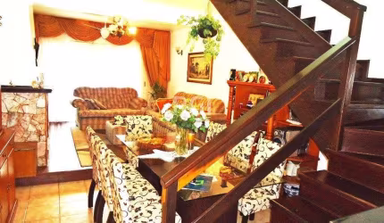 Casa para Venda - 447m², 4 dormitórios, sendo 1 suites, 3 vagas - Jardim Florest