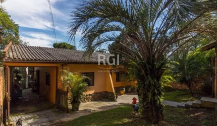 Casa para Venda - 120m², 2 dormitórios, 2 vagas - Lomba do Pinheiro