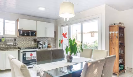 Casa para Venda - 230m², 3 dormitórios, 2 vagas - Teresópolis