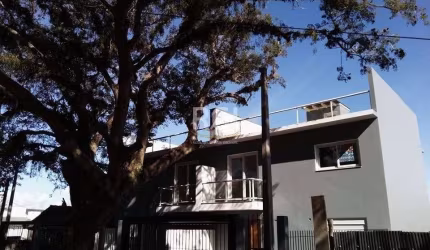 Casa para Venda - 240m², 3 dormitórios, sendo 1 suites, 2 vagas - Guarujá