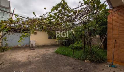 Casa para Venda - 86m², 2 dormitórios, 4 vagas - Morro Santana