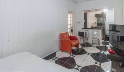 Casa para Venda - 79.6m², 1 dormitório, Bom Fim