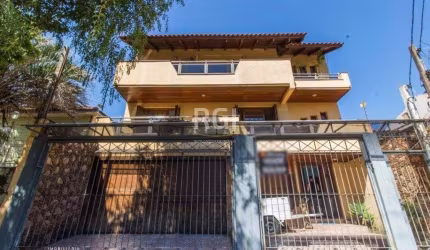 Casa para Venda - 420m², 4 dormitórios, sendo 1 suites, 3 vagas - Partenon