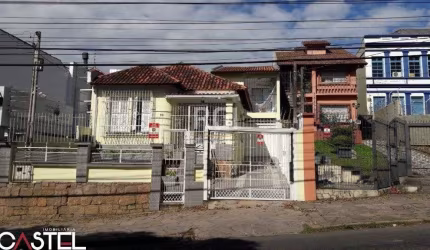 Casa para Venda - 300m², 3 dormitórios, sendo 3 suites, 4 vagas - Santa Tereza