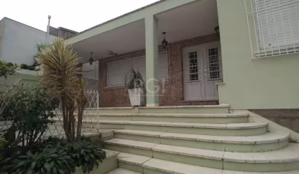Casa para Venda - 420m², 4 dormitórios, sendo 1 suites, 7 vagas - Medianeira