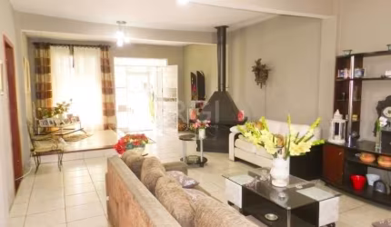 Casa para Venda - 352m², 3 dormitórios, 4 vagas - Chácara das Pedras