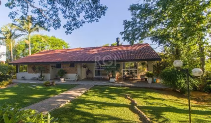 Casa Condominio para Venda - 360m², 3 dormitórios, sendo 2 suites, 6 vagas - Vil