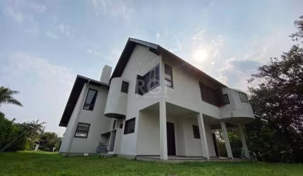Casa Condominio para Venda - 800m², 3 dormitórios, sendo 1 suites, 2 vagas - Int