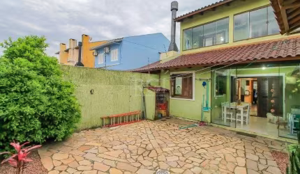 Casa para Venda - 167m², 3 dormitórios, sendo 1 suites, 7 vagas - Hípica
