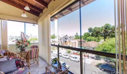 Casa para Venda - 518m², 4 dormitórios, sendo 2 suites, 4 vagas - Partenon