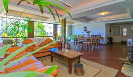 Casa para Venda - 250m², 3 dormitórios, sendo 1 suites, 4 vagas - Pedra Redonda
