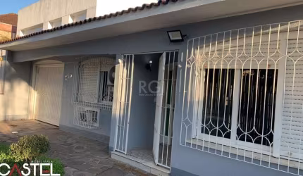 Casa para Venda - 315m², 3 dormitórios, sendo 1 suites, 4 vagas - Nonoai