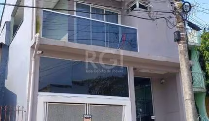 Sobrado para Venda - 240m², 2 dormitórios, sendo 2 suites, 1 vaga - Costa e Silv