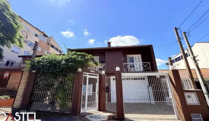 Casa 4 dormitórios sendo 1 suíte bairro Chácara das Pedras em Porto Alegre