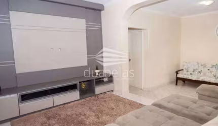 Vende uma  ótima casa em Jacareí