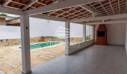 Casa 03 dormitórios, próximo ao centro com piscina!