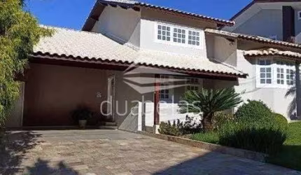 Vendo ótima casa em Condomínio.