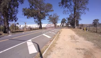 Área industrial com excelente topografia e testada para rodovia.