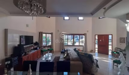 Vendo casa em condomínio de alto padrão