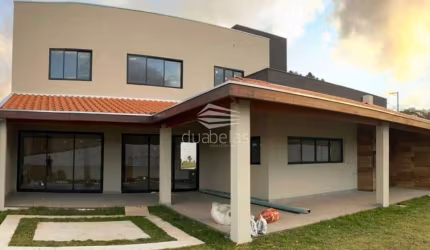 Vendo Casa  de Alto Padrão condómino fechado.