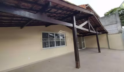 Aluga Casa Comercial térrea no Jardim Satélite.