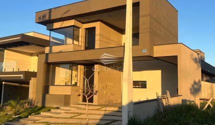 Linda Casa em condomínio Fechado em Caçapava.