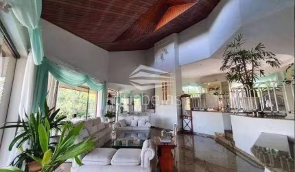 Uma Belíssima Casa em Condomínio Fechado.