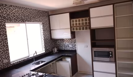 Vendo ótima casa sobrado em condomínio na cidade de Jacareí.