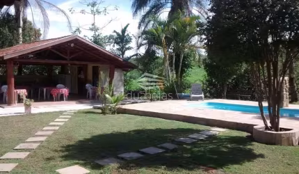 Linda Chácara com Piscina à venda na Região Norte.
